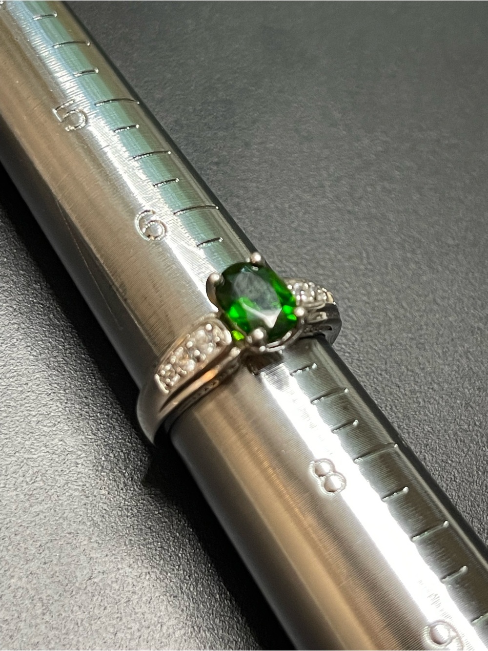 Green Garnet Oval Gemstone Women's Silver Ring - Picture 2 of 3